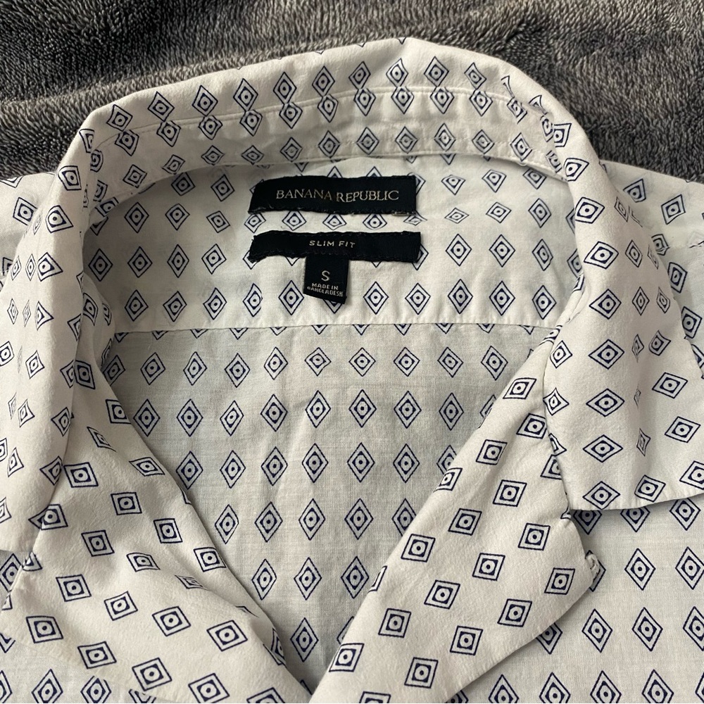 Banana Republic White and Blue Geometric Patterned 100% Cotton Button Down Shirt - Picture 7 of 11